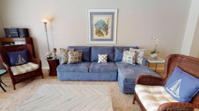 MC08 Upscale Condo, Shared Pool, Close to Beach